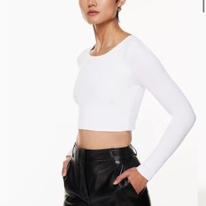 ARITZIA- NWT 🏷 White cropped shirt ♥️